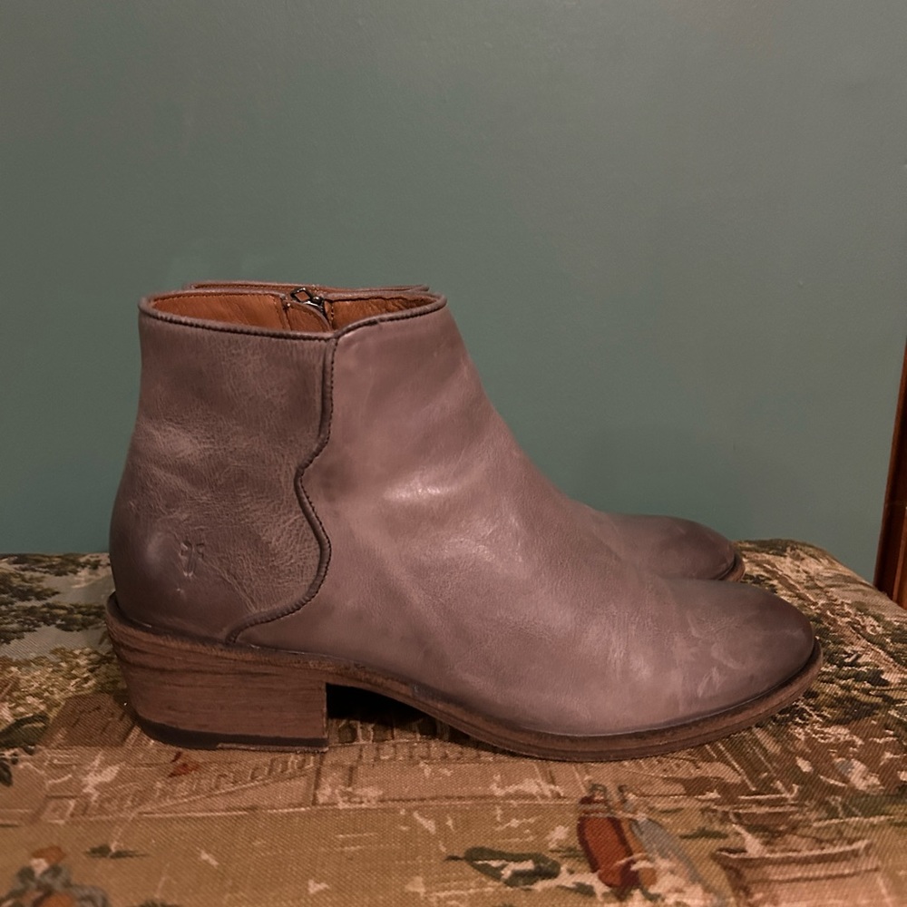 Frye leather Carson Piping ankle boots